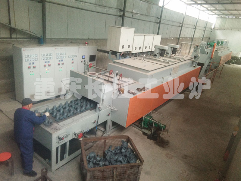 Electric heating mesh belt type automatic quenching and tempering production line